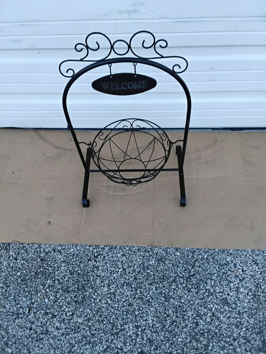 Nice Black All Steel Welcome Swing Planter and Like New