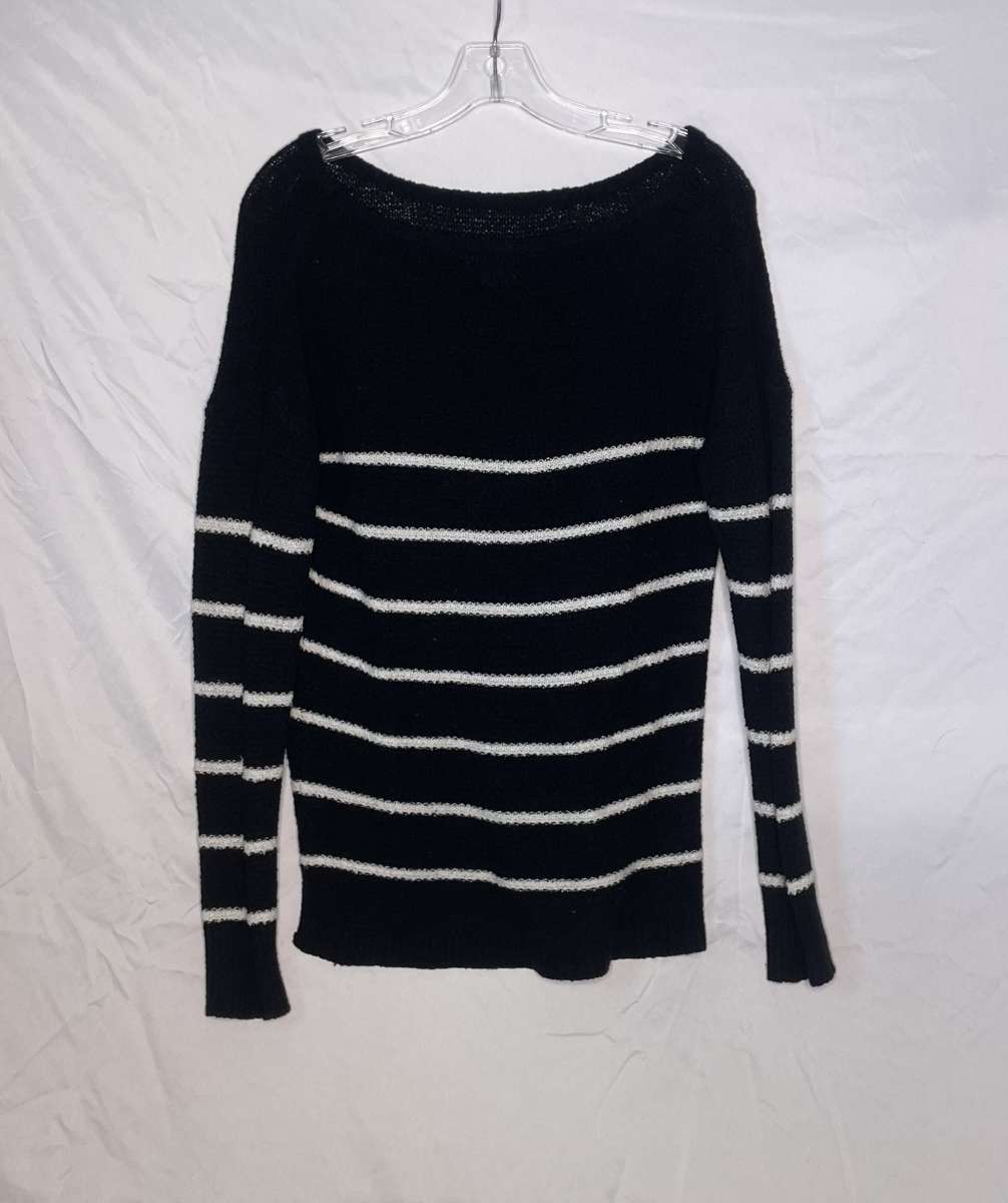 sweater black and white