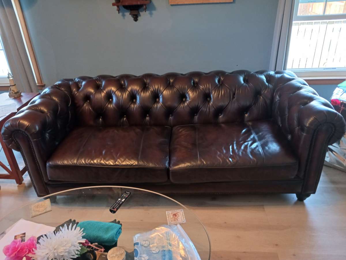 genuine cowhide leather Western couch like new condition