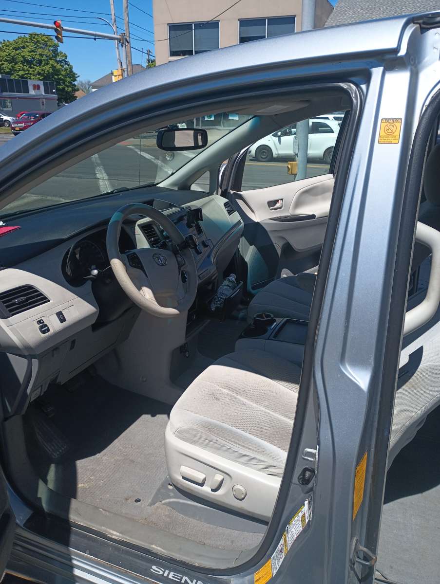 2011 Toyota sienna AWD