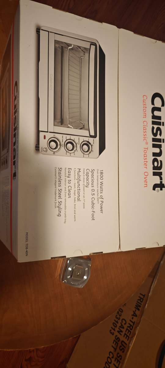 Cuisinart Custom Classic Toaster Oven  Model TOB40N  New