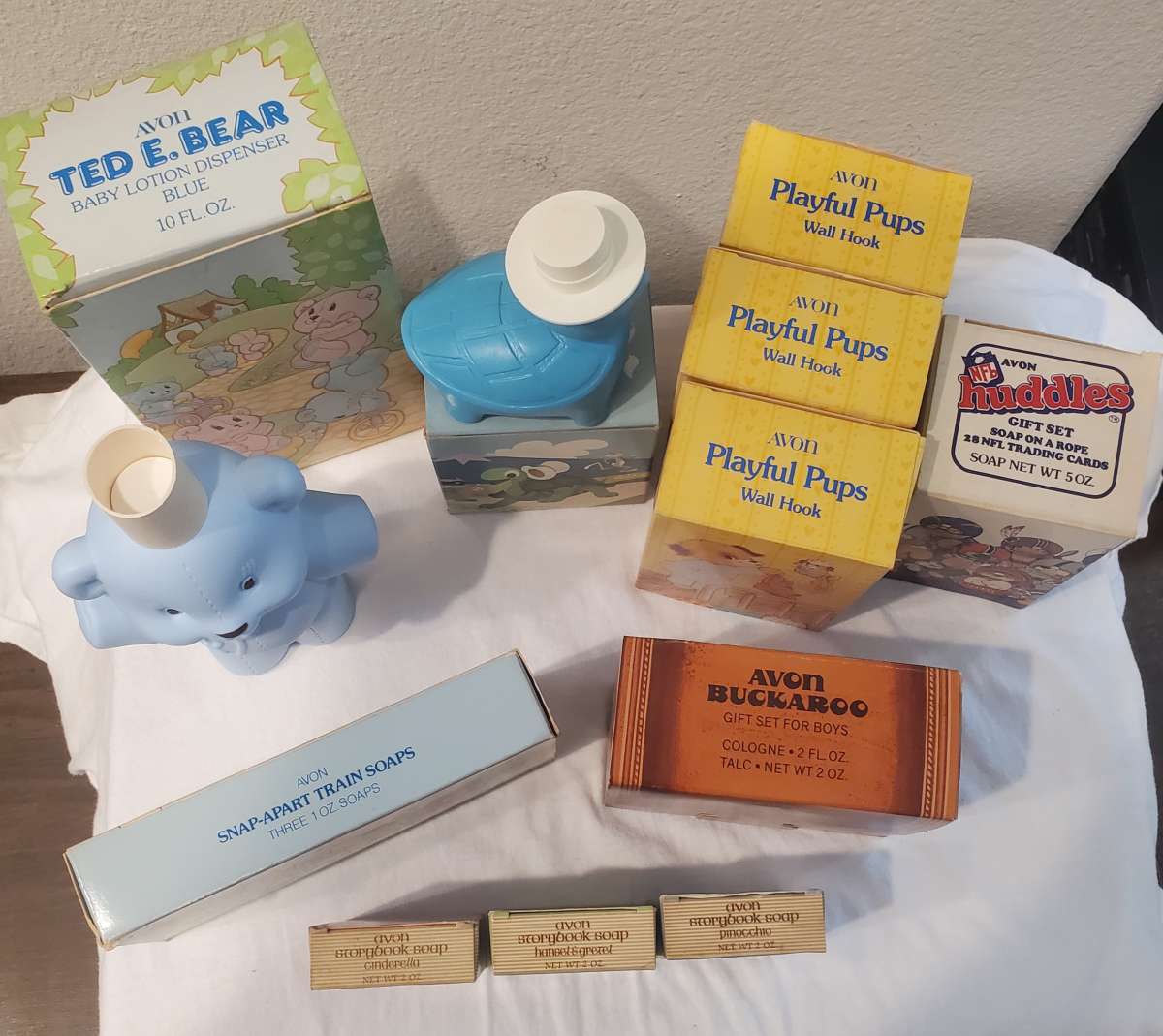 11 piece kids child new in box Avon products from 70s 80s