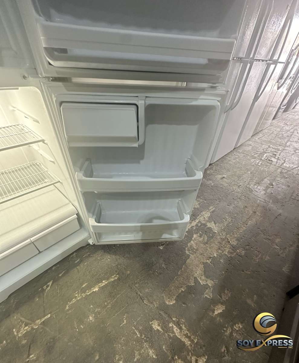GE refrigerator top and bottom
