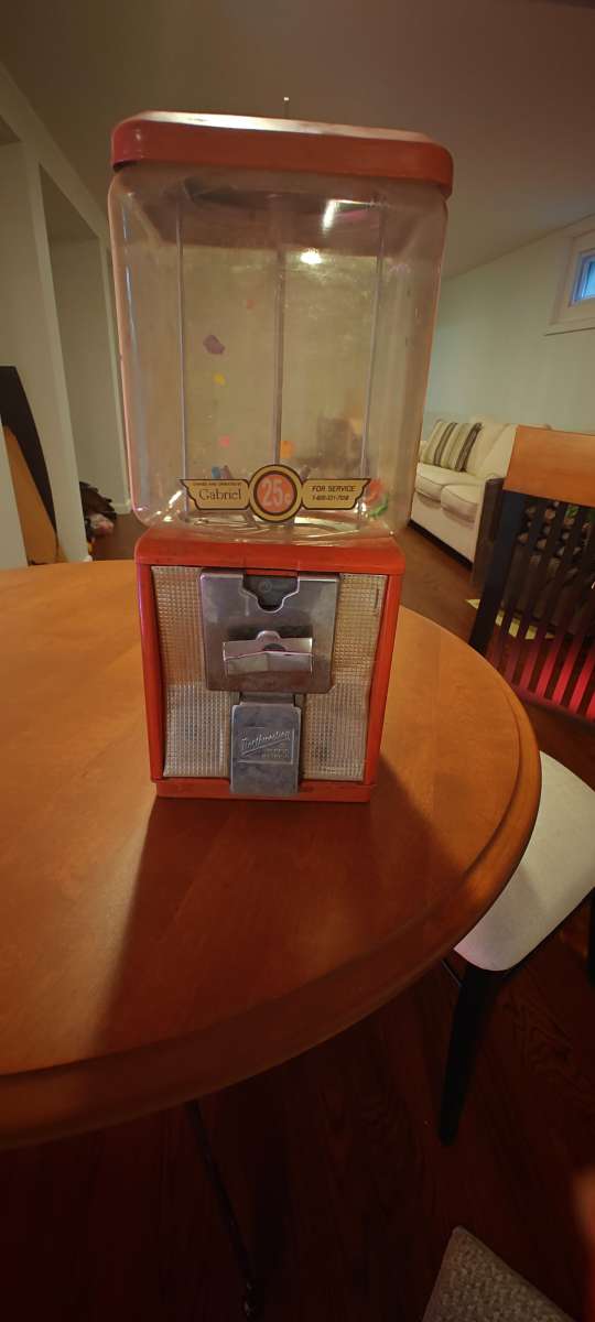 Vintage Northwestern Gumball Machine With Key