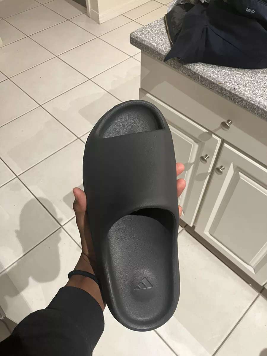Yeezy Slides Dark Onyx all sizes