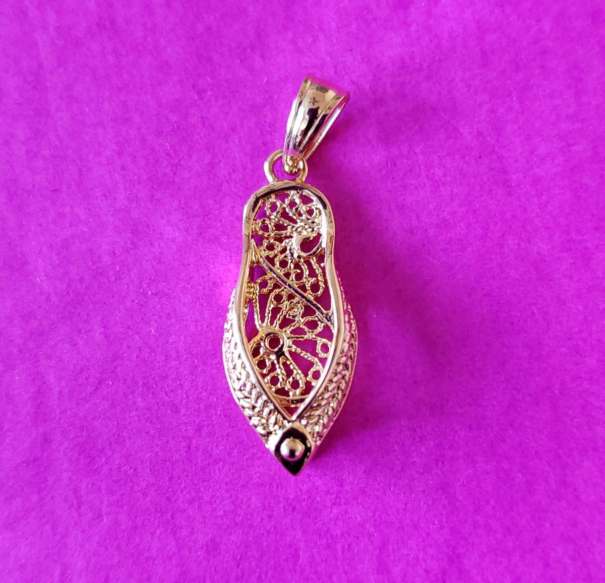 18 k gold filled pendant