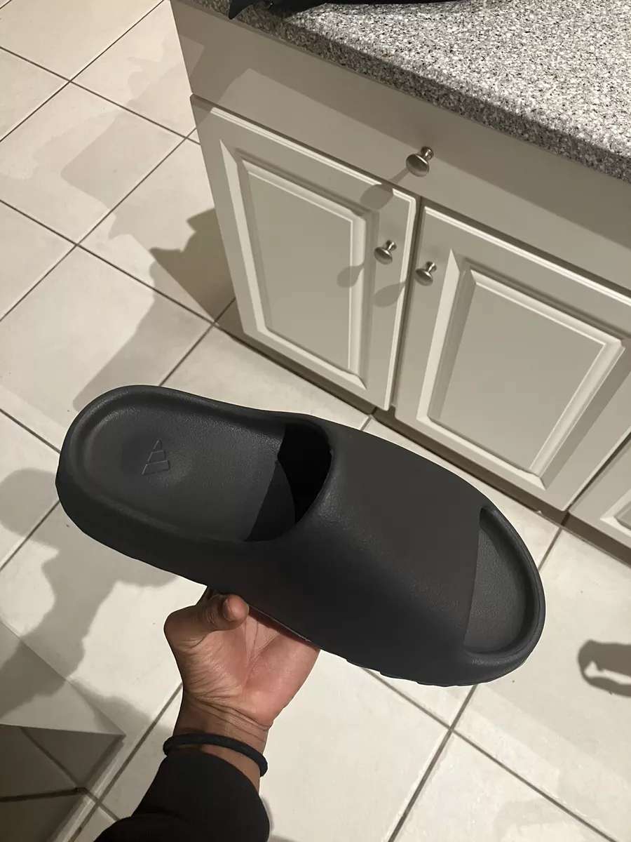 Yeezy Slides Dark Onyx all sizes
