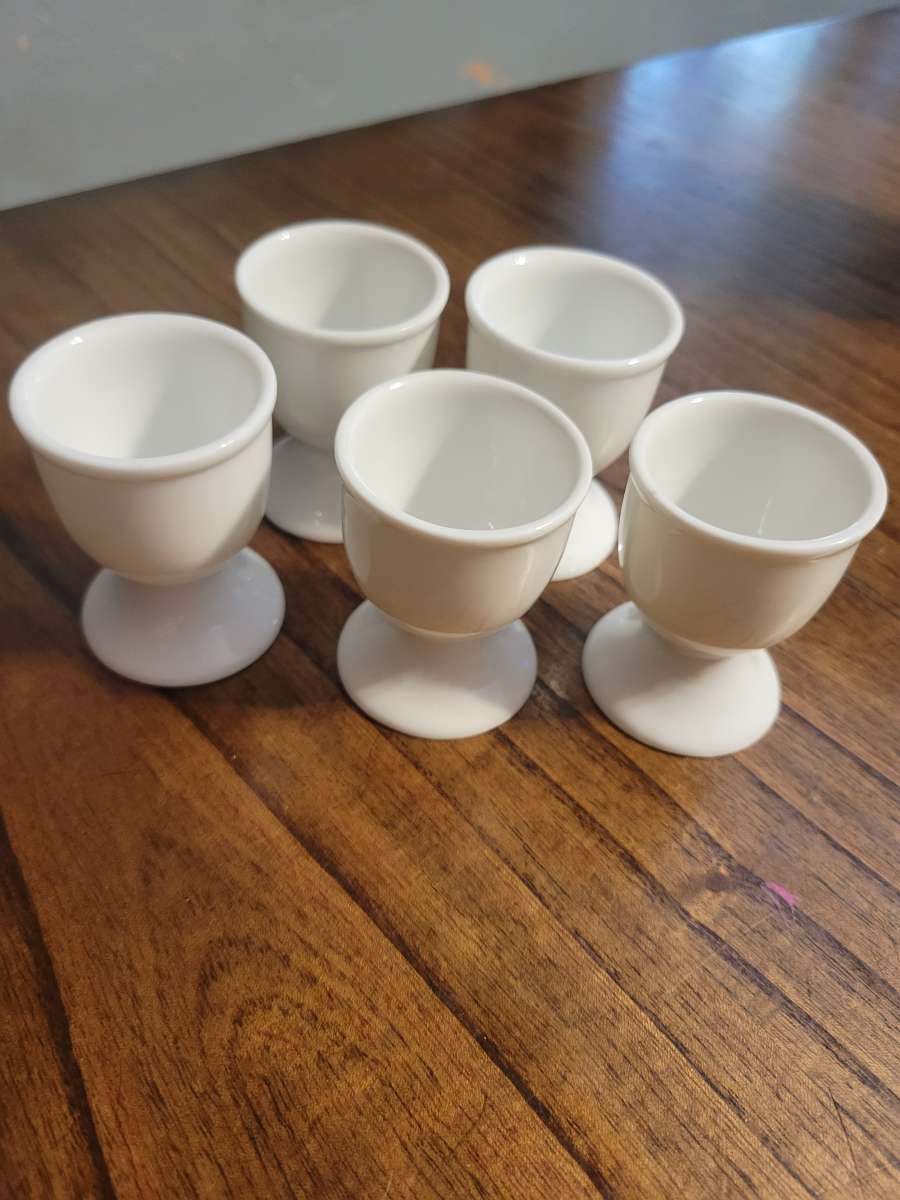 Set of 5 white cermaic egg holders