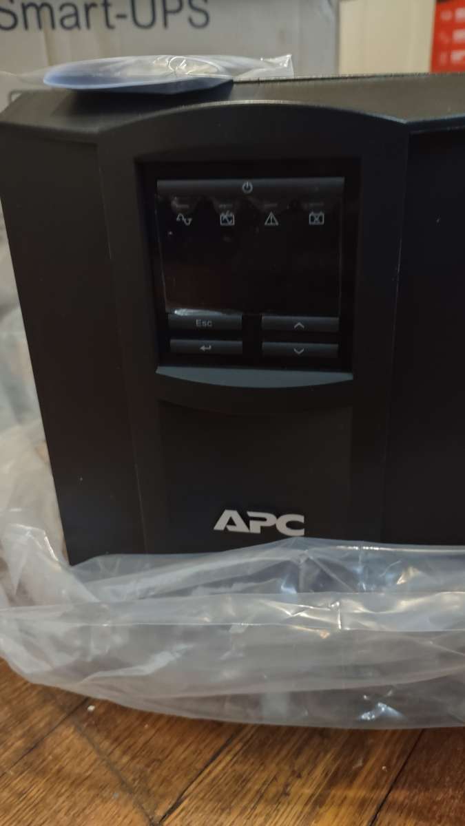 Smart UPS with Smart Connect 1500 VA