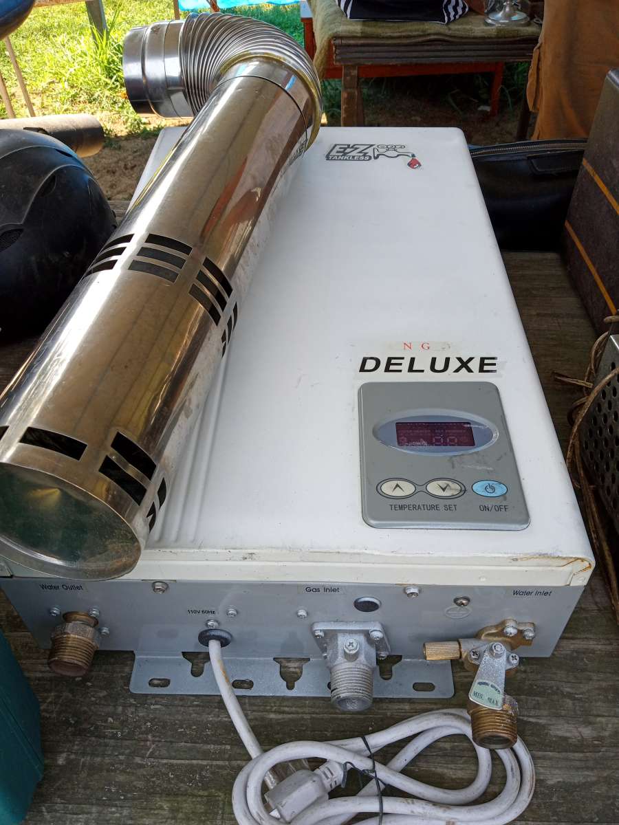 Tankless gas water heater