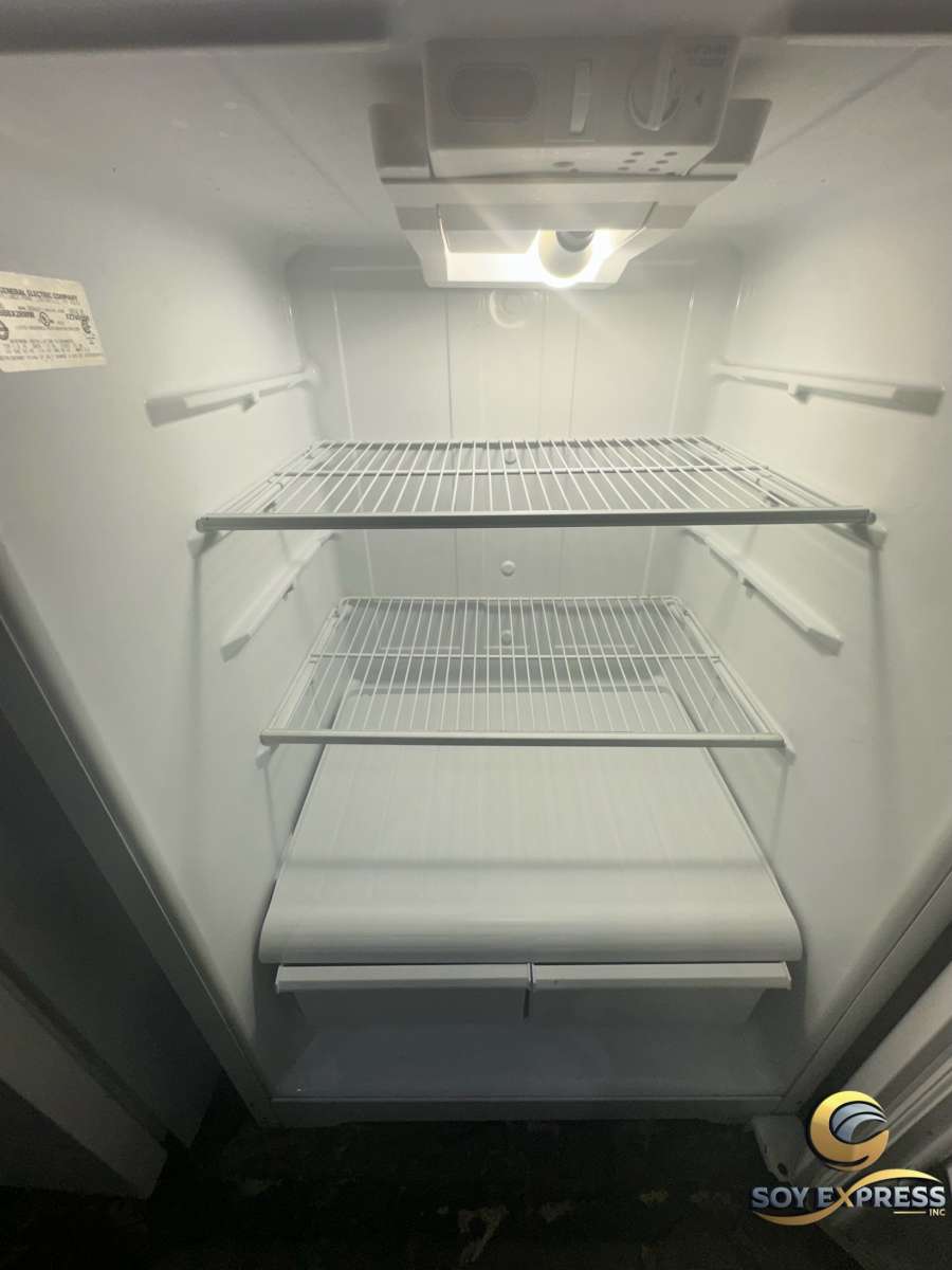 GE refrigerator top and bottom