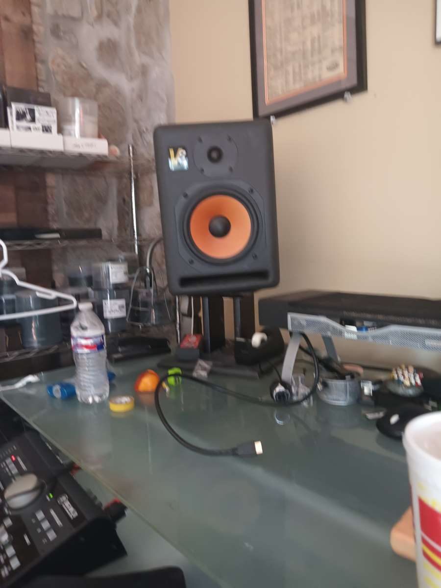 KRK V8 POWERED MONITORS PAIR