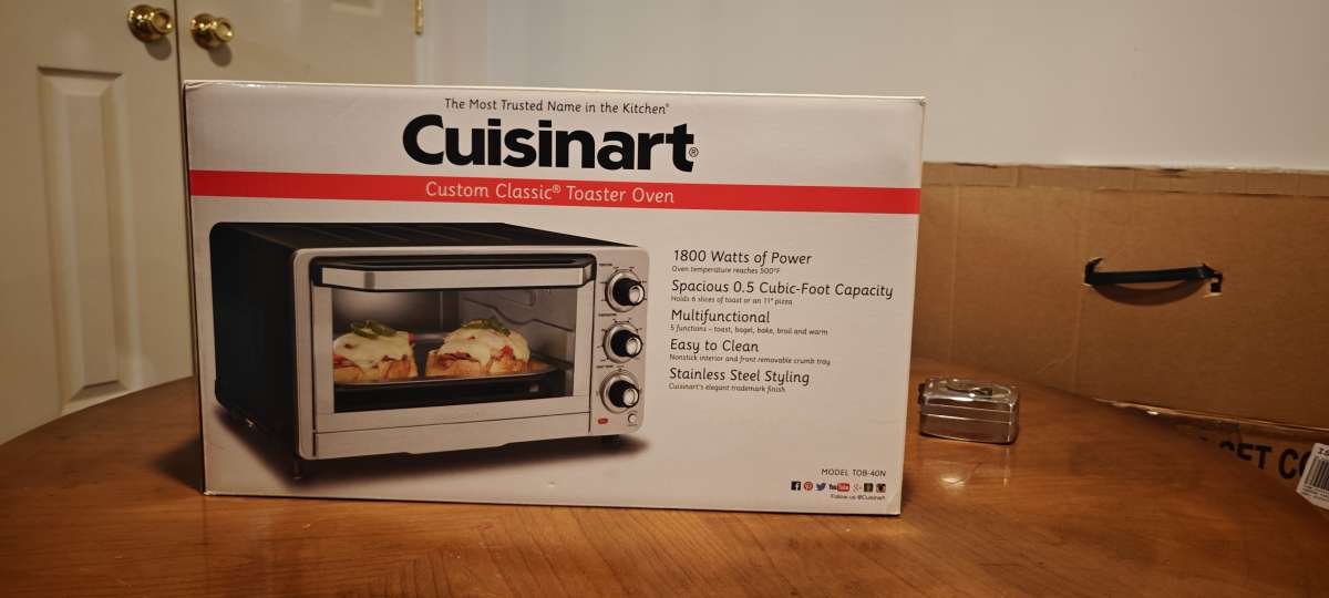 Cuisinart Custom Classic Toaster Oven  Model TOB40N  New