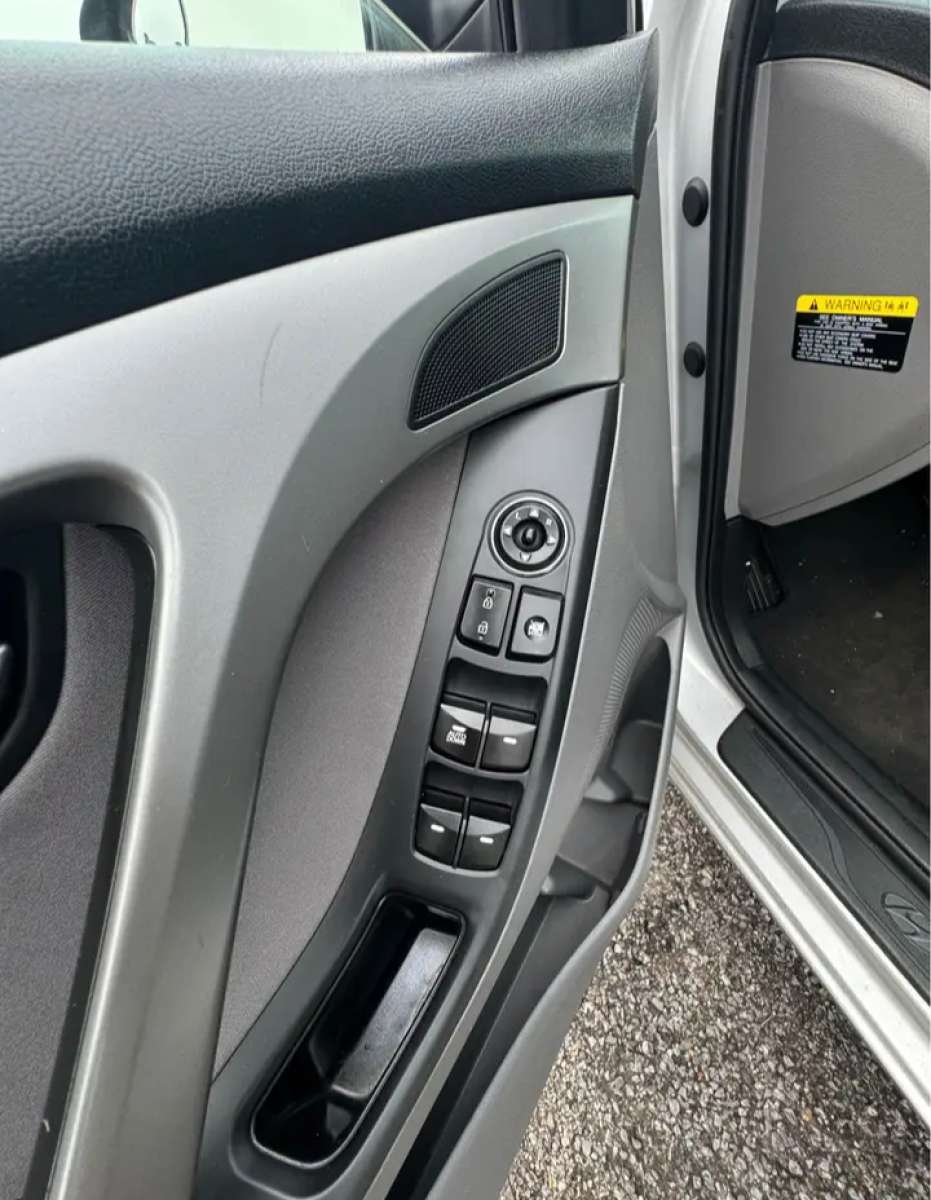 2014 Hyundai Elantra SE sedan 4D