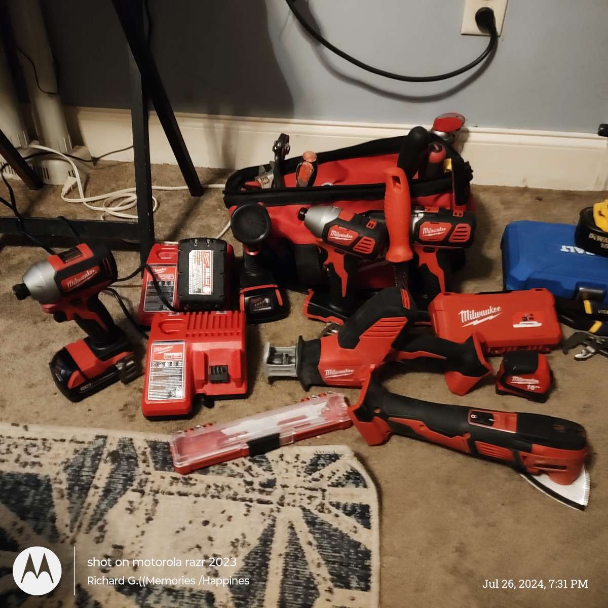 complete Milwaukee tool set with middle noise ratchets plier