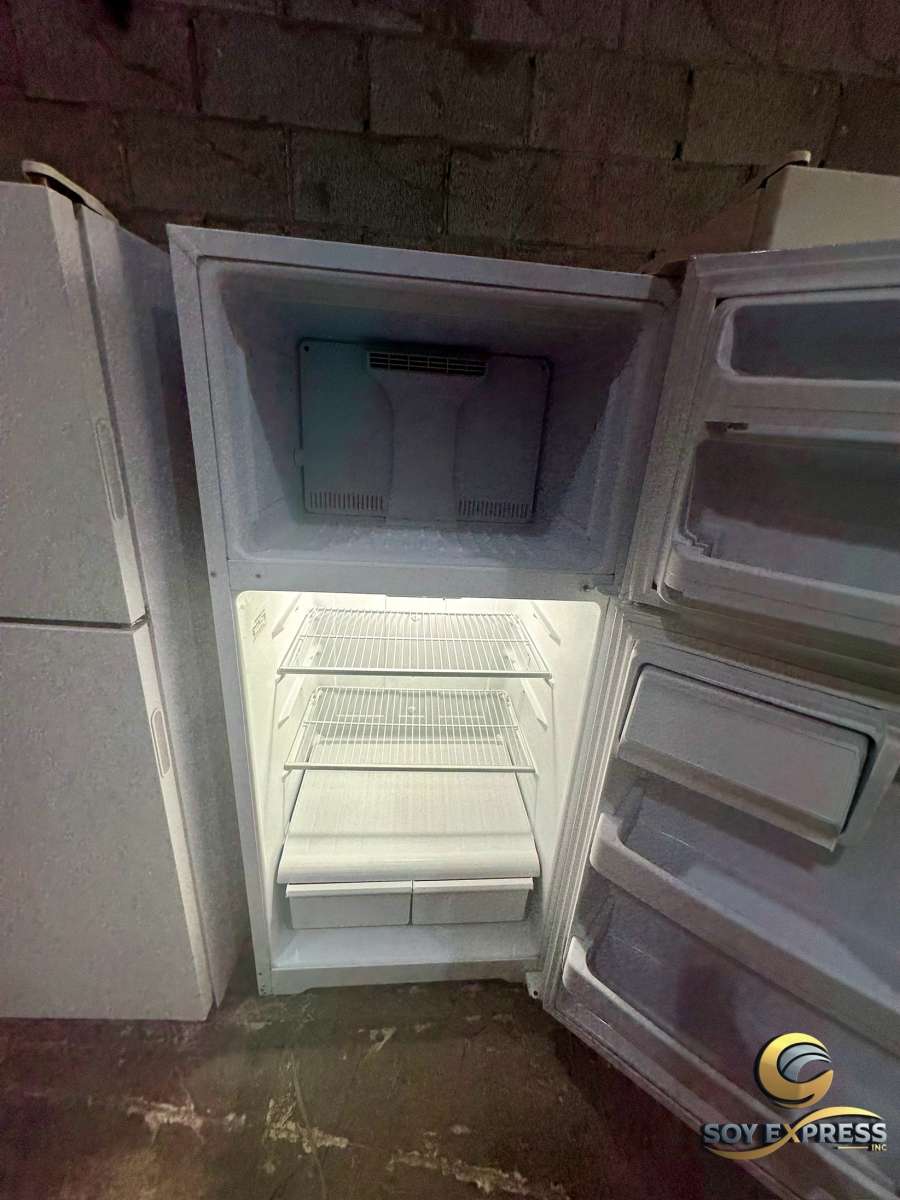GE refrigerator top and bottom