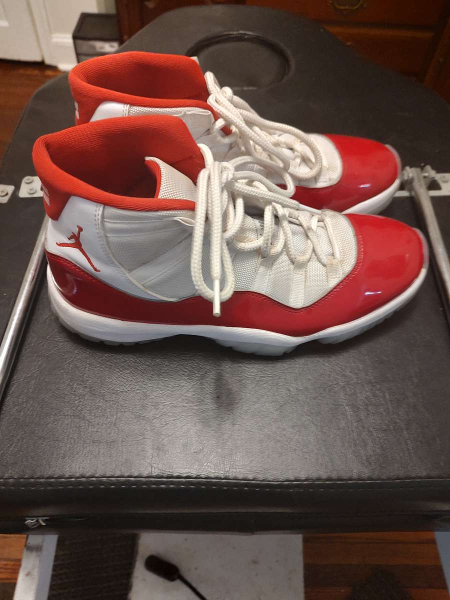 Jordan 11 retro low cherry
