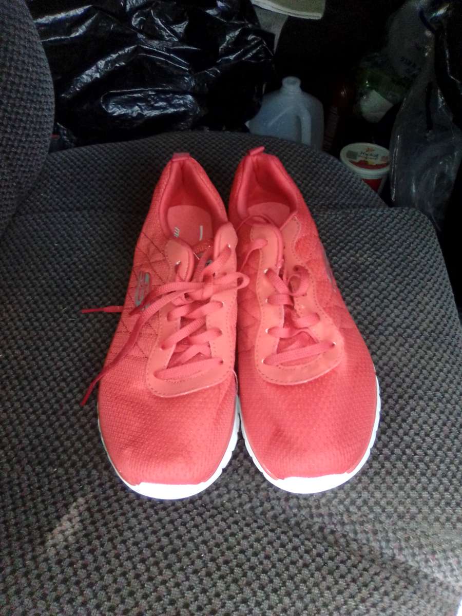 Womens  Skechers sneakers