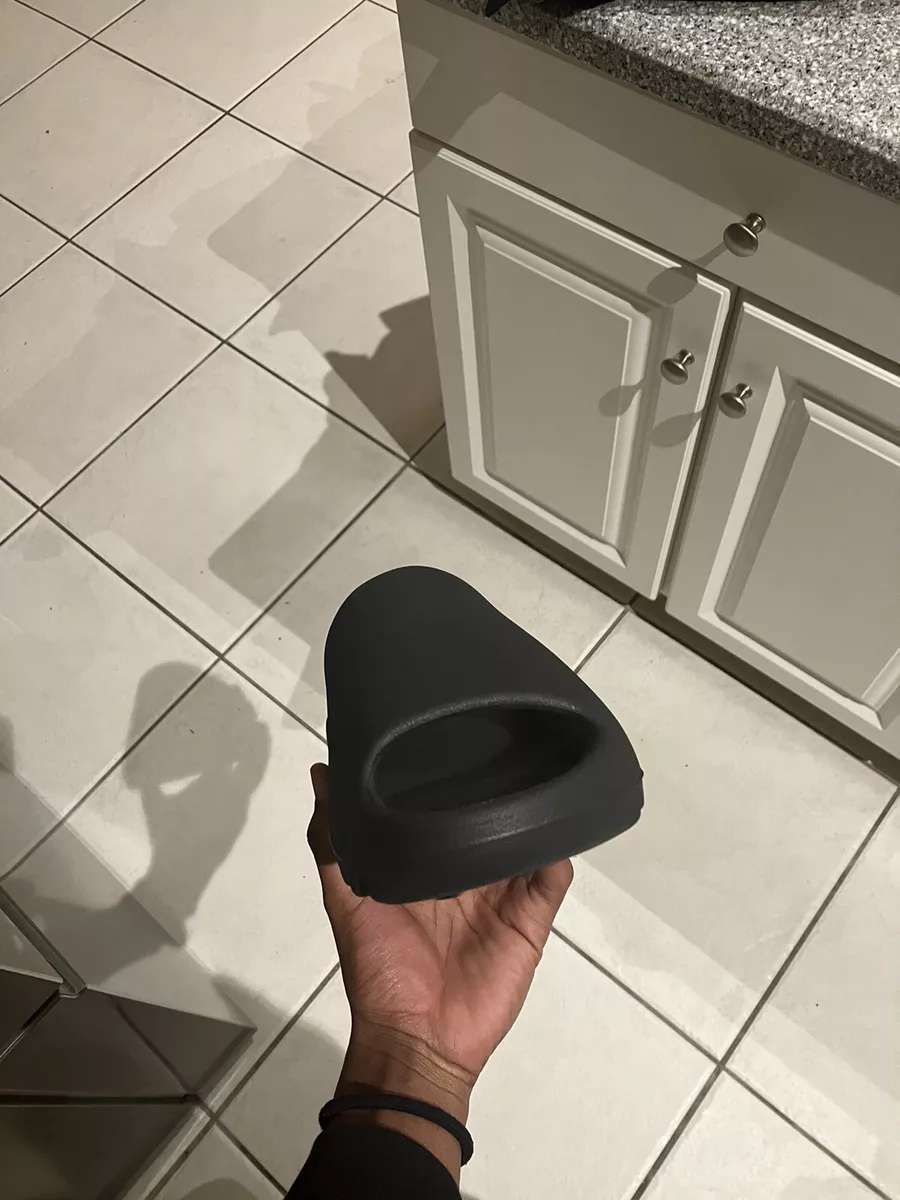 Yeezy Slides Dark Onyx all sizes