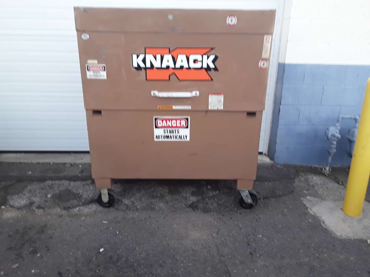 Nice HD Knaack Gang Box and HD Caster Wheels OEM Like New