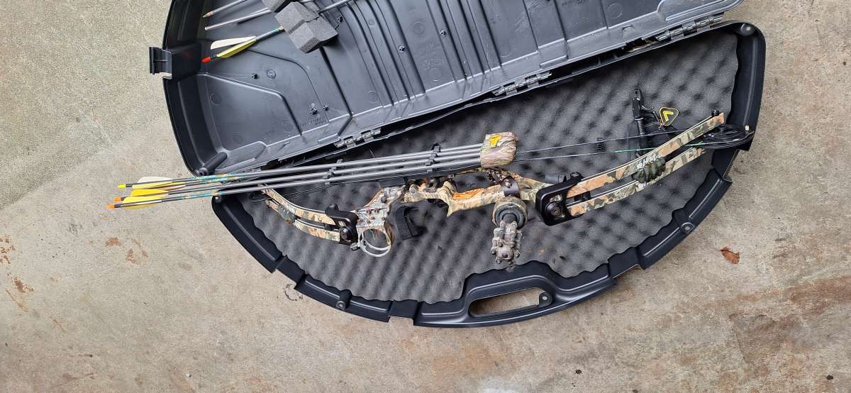 Hoyt Fefthand bow