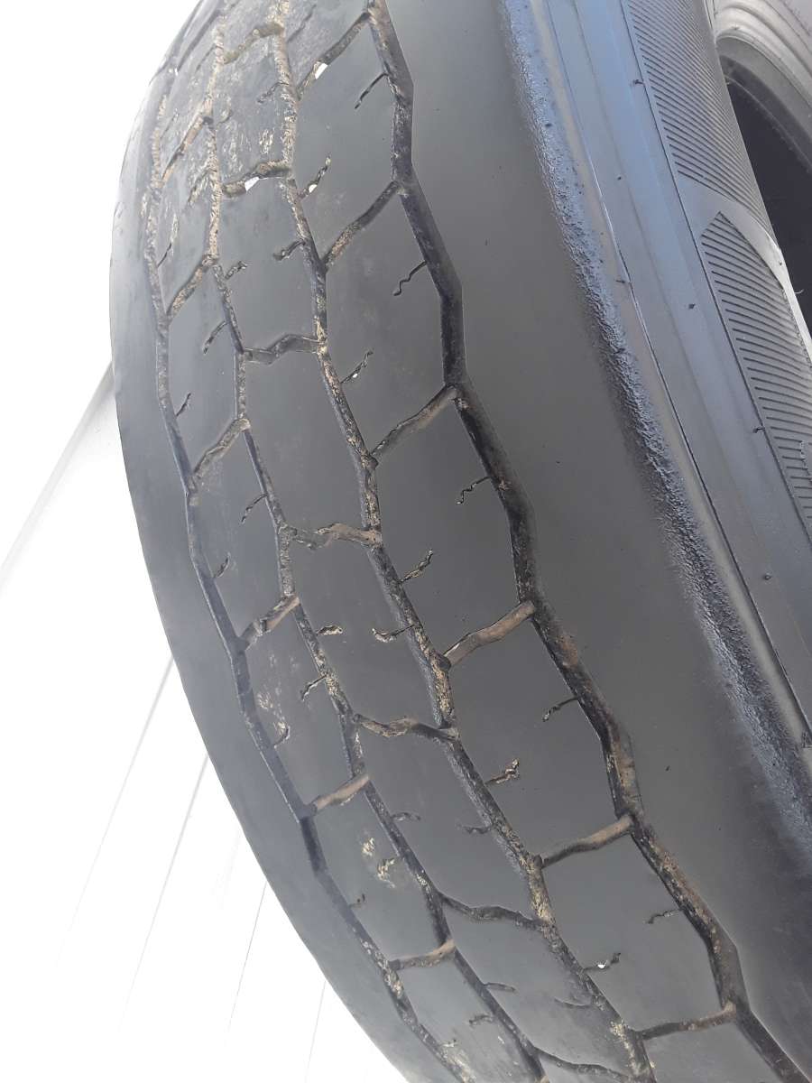 Low Pro Drive Truck Tire 295 75R 22 5 Cooper Tire Like New
