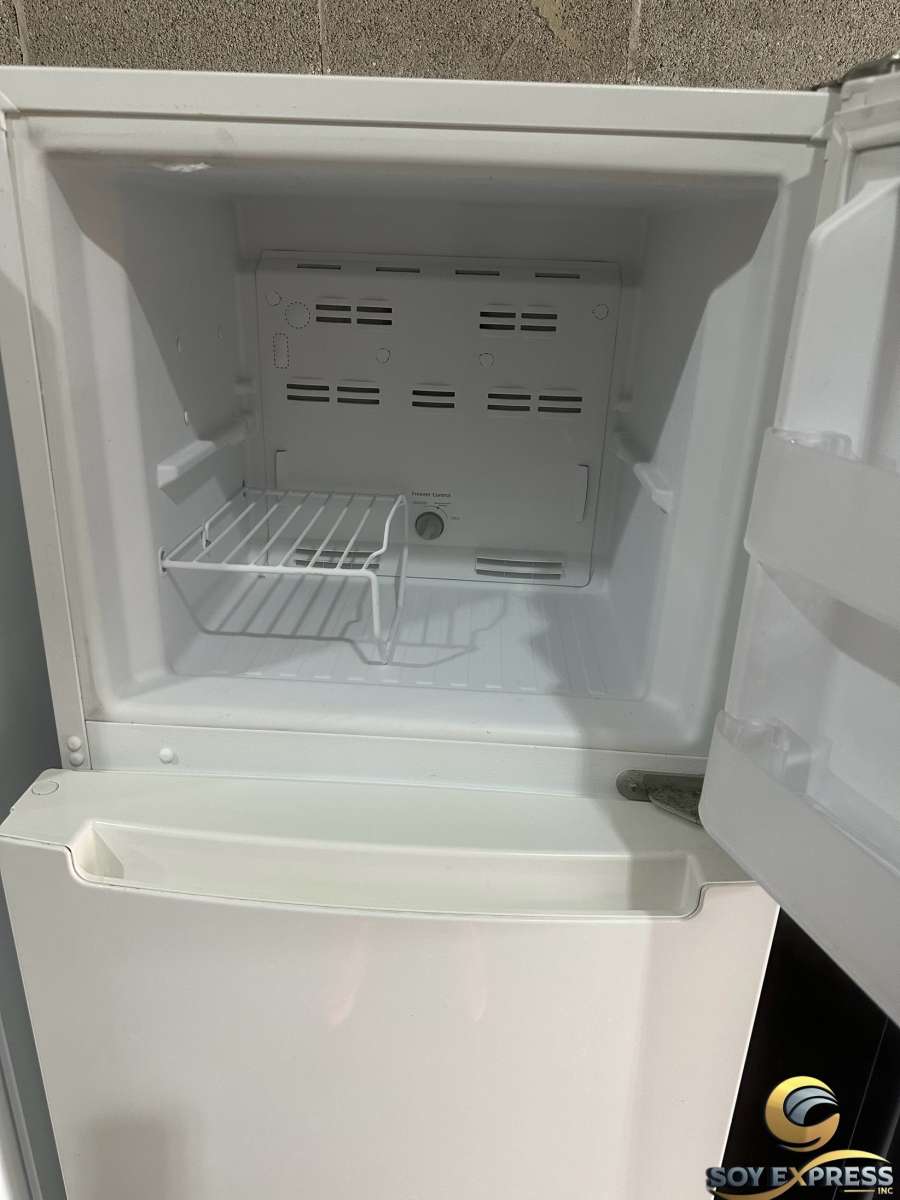 Whirlpool refrigerator top and bottom 24W