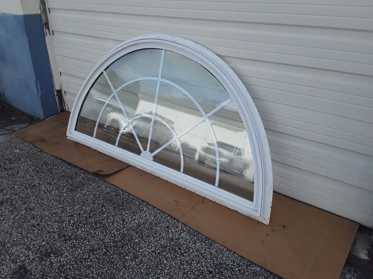 nice white Atrium Style window display model like new