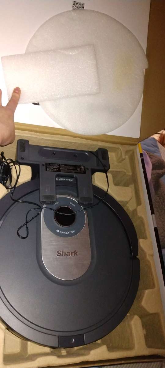 Shark AI Robot Vacuum R2001