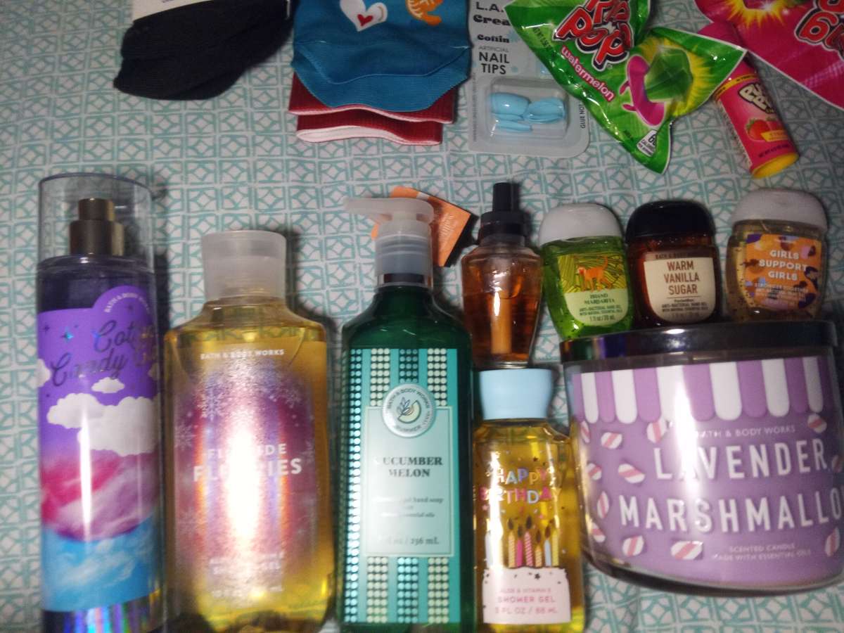 bath body works keychain socks candy