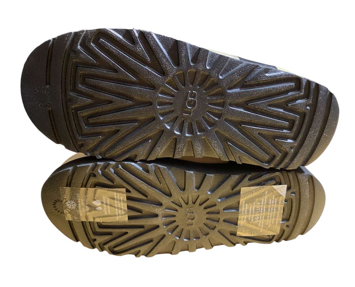 UGG Classic Clear Mini Boots NWT Size 5