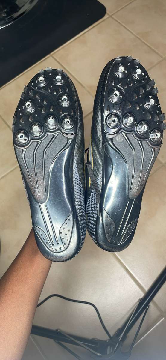 mens track spikes