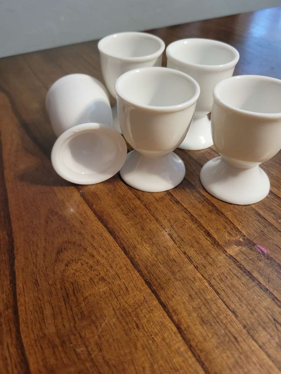 Set of 5 white cermaic egg holders
