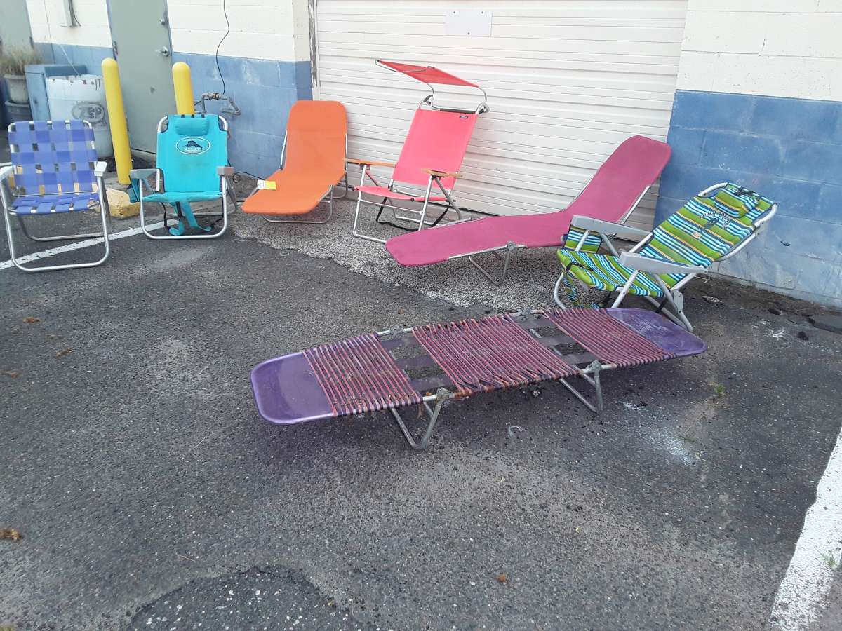10 beach chairs or tailgate chairs bundle deal Like New