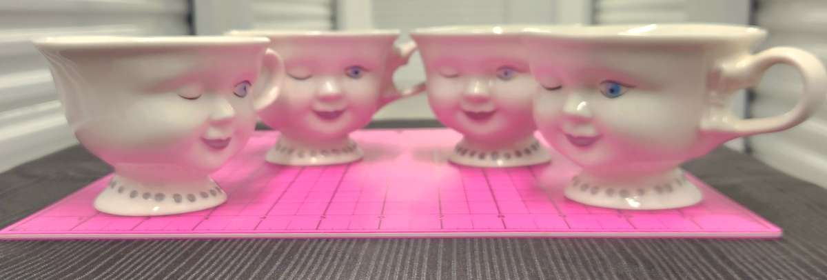 Vintage Helen Hunt Signed Collectible Winking Girl Baileys 4