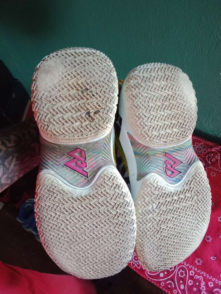 Jordans shoes size 6y