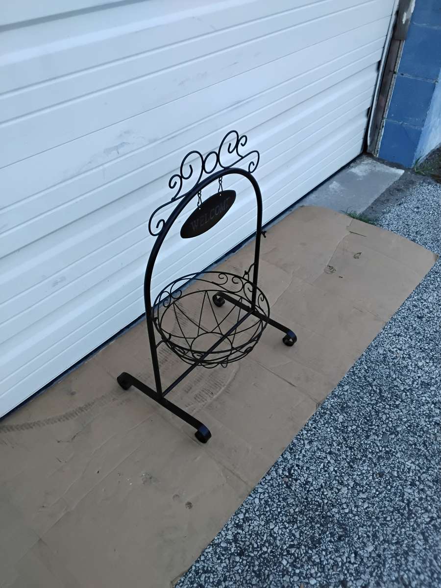 Nice Black All Steel Welcome Swing Planter and Like New