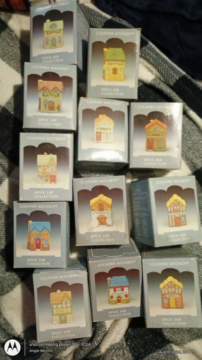 complete Country Kitchen spice house collection