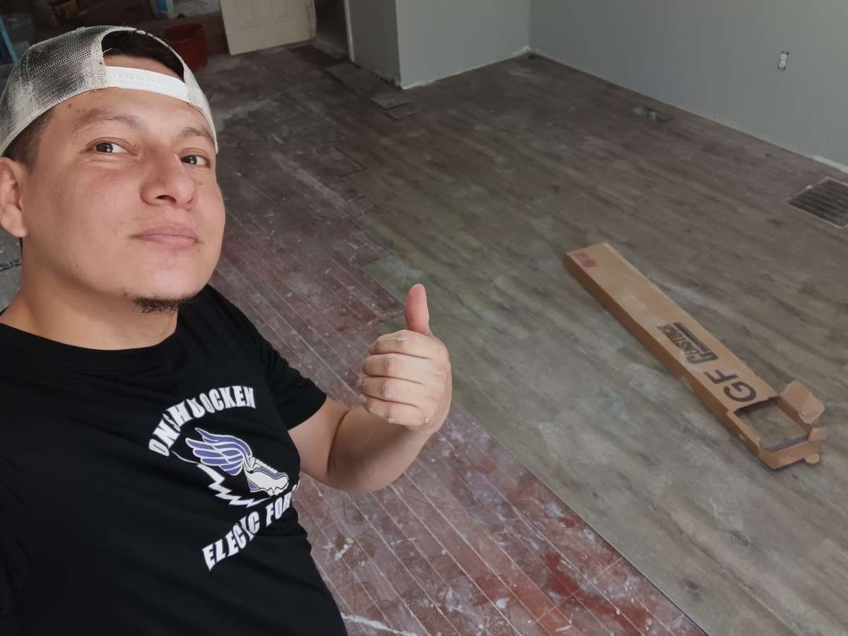 installation of pvc flooring tiles sidingh