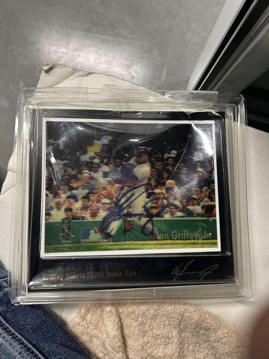 KEN GRIFFEY JR Blasts 200th Home Run Signed 1221000 Hologram