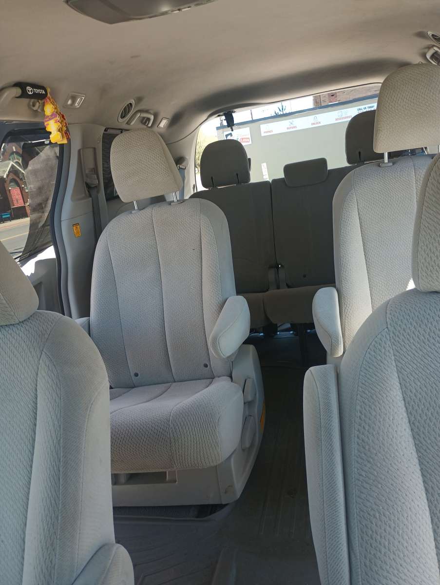 2011 Toyota sienna AWD