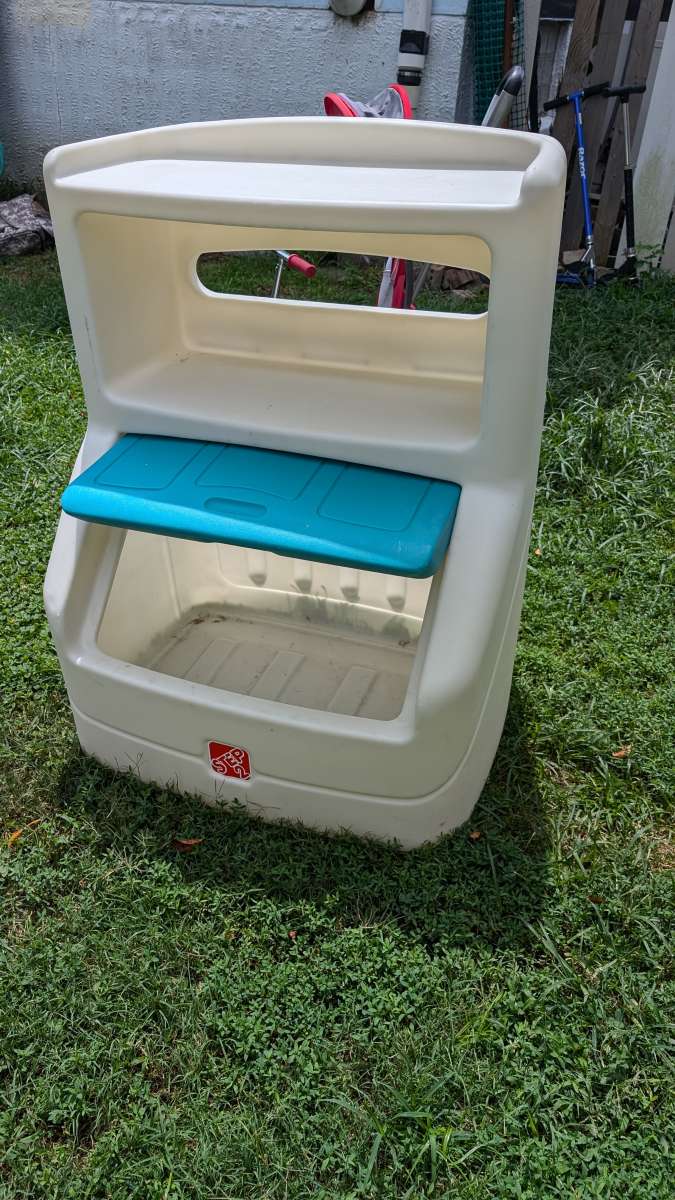 childs toy box