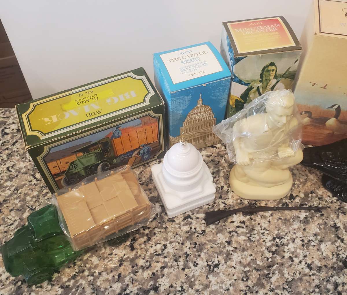 New in Box Vintage Avon Bottle full AftershaveDecanters