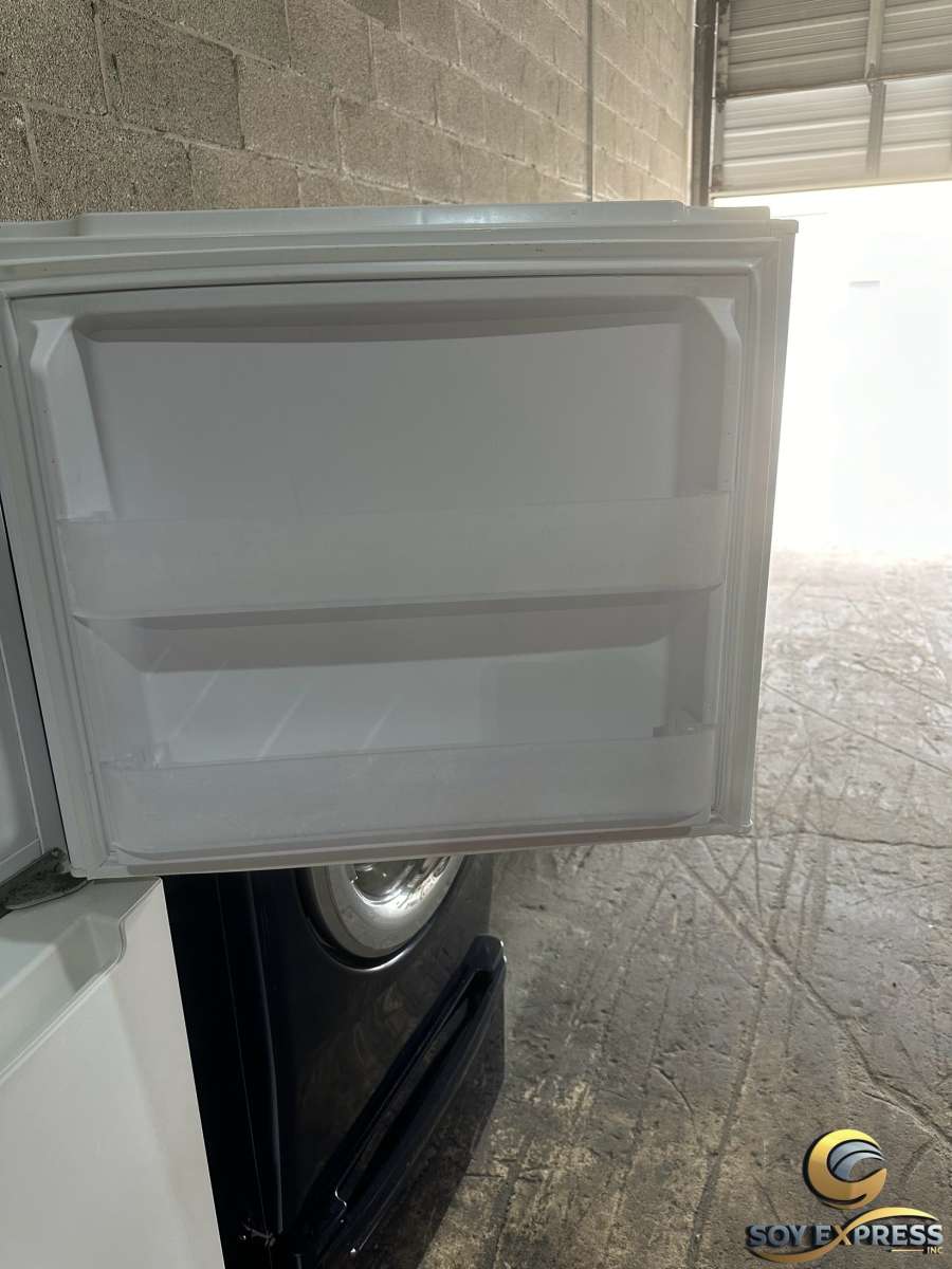 Whirlpool refrigerator top and bottom 24W