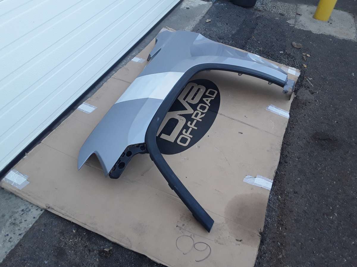 2015 Jeep Cherokee Limited left Front Fender OEM Like New
