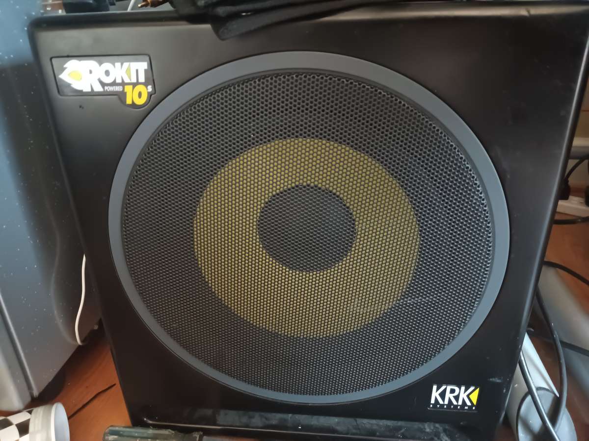 KRK V8 POWERED MONITORS PAIR