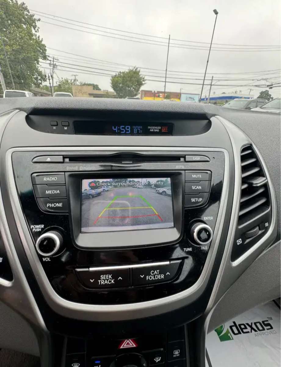 2014 Hyundai Elantra SE sedan 4D