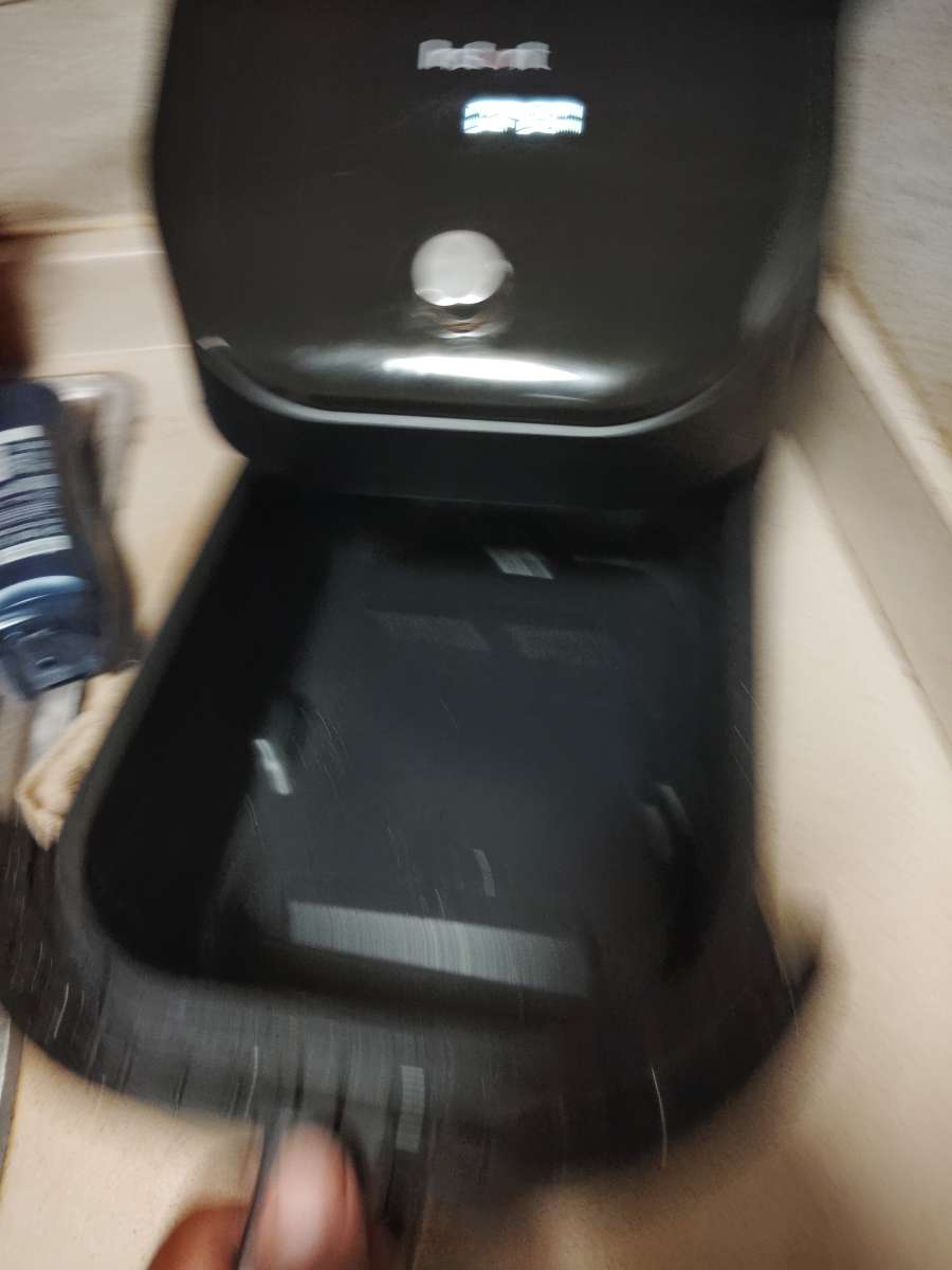 a black Air fryer instant