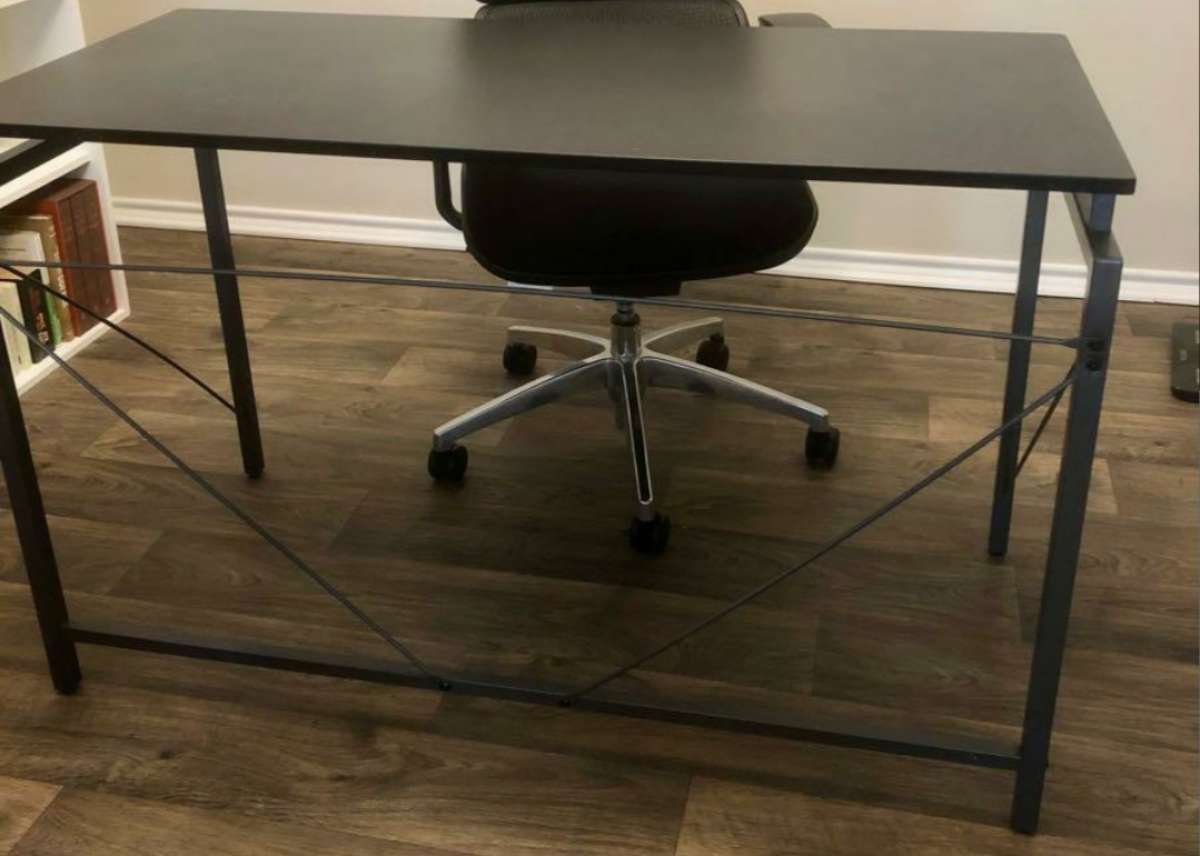 Black Desk
