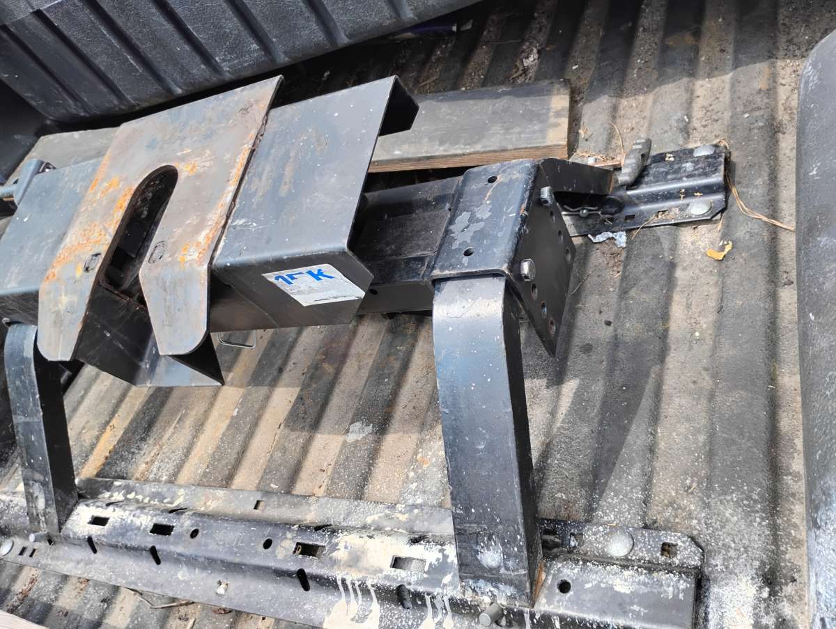 fifth wheel hitch Reese 15k